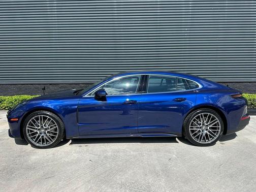 2026 Porsche Panamera Base