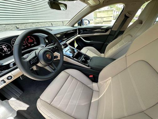 2026 Porsche Panamera Base