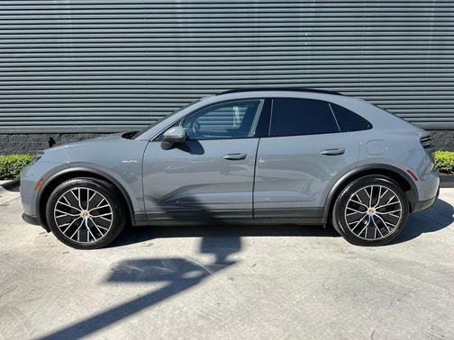 2025 Porsche Macan 4