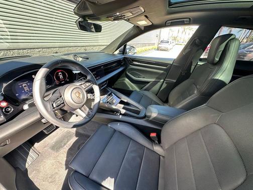 2025 Porsche Macan 4