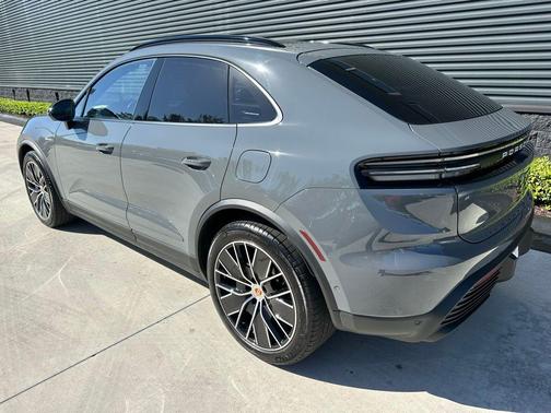 2025 Porsche Macan 4