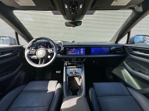 2025 Porsche Macan 4