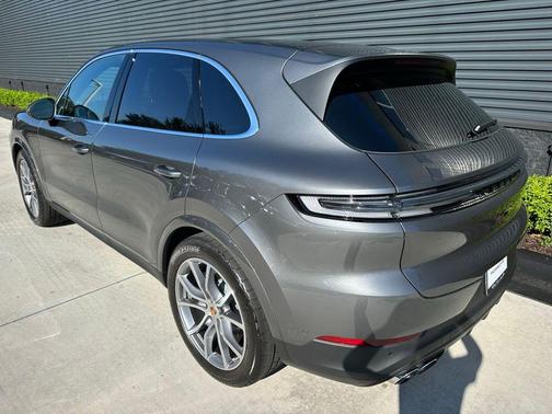 2025 Porsche Cayenne Base