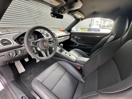2024 Porsche 718 Boxster S