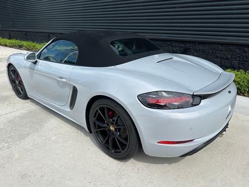 2024 Porsche 718 Boxster S