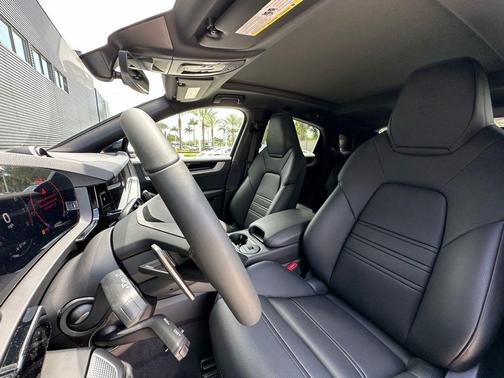 2025 Porsche Cayenne AWD