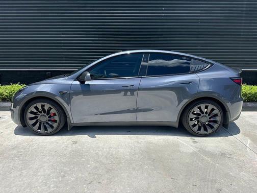 Silver Metallic 2023 Tesla Model Y Performance