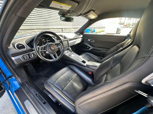 2022 Porsche 718 Cayman T