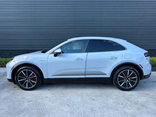 2026 Porsche Macan Turbo