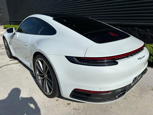 2020 Porsche 911 Carrera