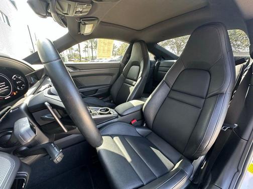 2020 Porsche 911 Carrera