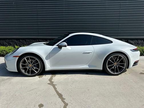 2020 Porsche 911 Carrera