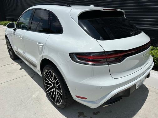 2025 Porsche Macan 