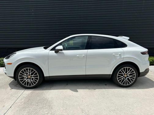 2022 Porsche Cayenne Base (Tiptronic)