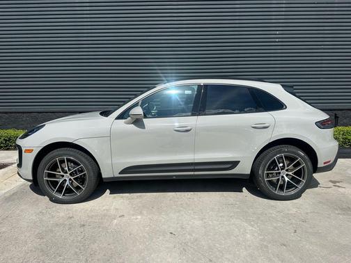 2026 Porsche Macan Base
