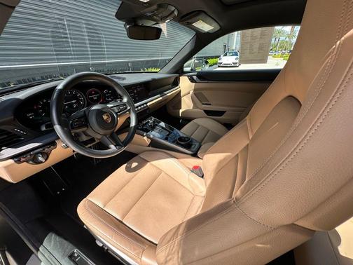 2020 Porsche 911 Carrera