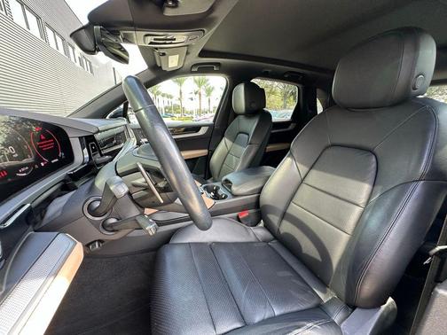 2024 Porsche Cayenne Base