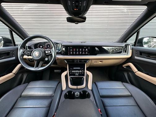 2024 Porsche Cayenne Base