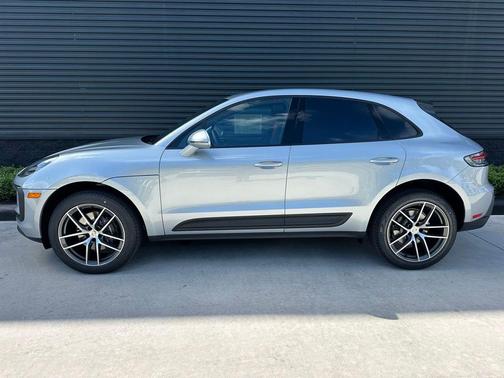 Dolomite Silver Metallic 2026 Porsche Macan Base