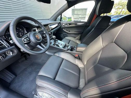 Dolomite Silver Metallic 2026 Porsche Macan Base