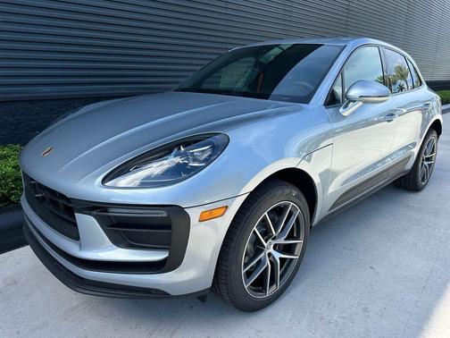 Dolomite Silver Metallic 2026 Porsche Macan Base