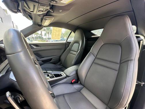 2022 Porsche 911 Carrera