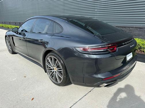 2018 Porsche Panamera Base