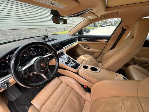 2018 Porsche Panamera Base
