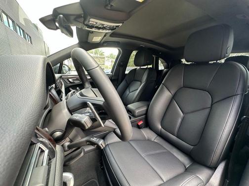 Volcano Grey Metallic 2026 Porsche Macan Base