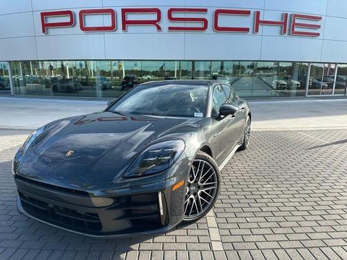 2025 Porsche Panamera E-Hybrid 4