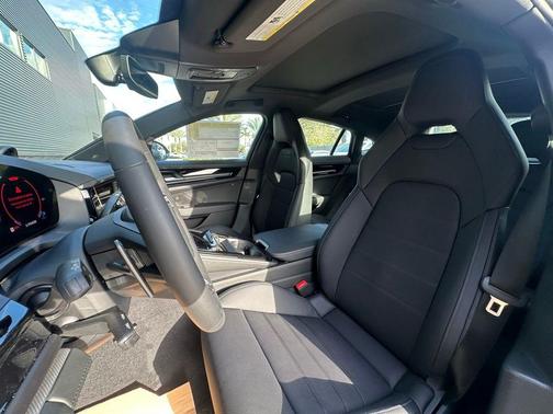 2025 Porsche Panamera E-Hybrid 4
