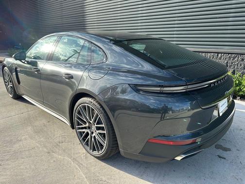 2025 Porsche Panamera E-Hybrid 4