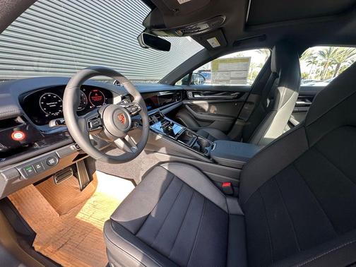 2025 Porsche Panamera E-Hybrid 4