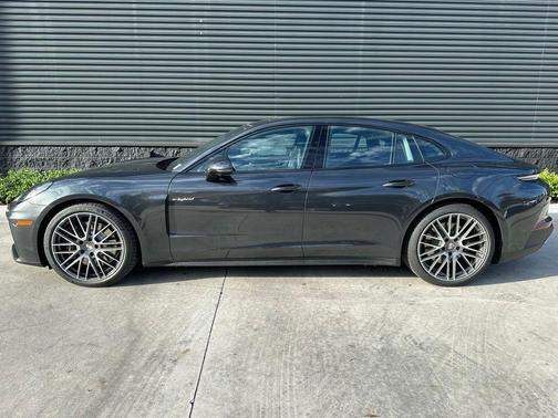 2025 Porsche Panamera E-Hybrid 4