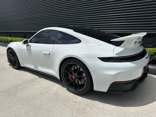2026 Porsche 911 Carrera 4 GTS
