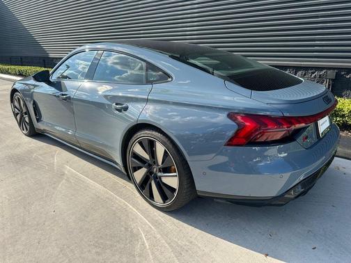 2022 Audi RS e-tron GT Base