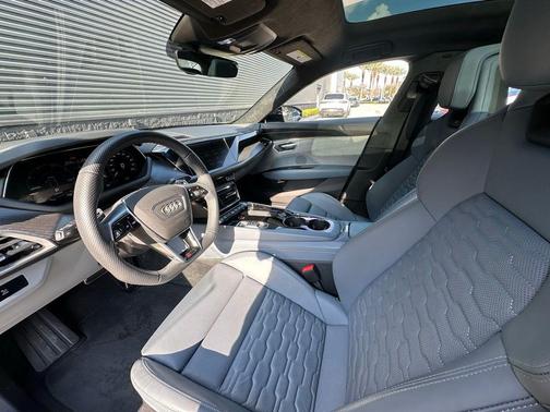 2022 Audi RS e-tron GT Base