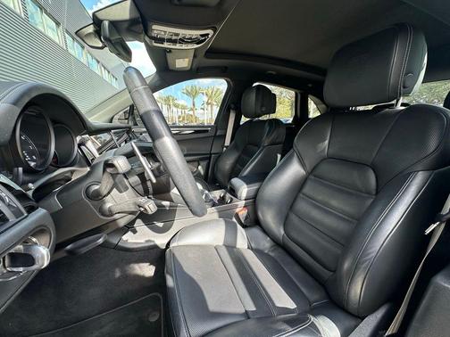 2023 Porsche Macan T