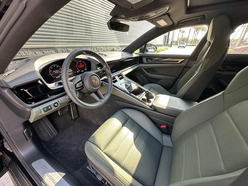 2025 Porsche Panamera Base