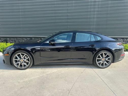 2025 Porsche Panamera Base