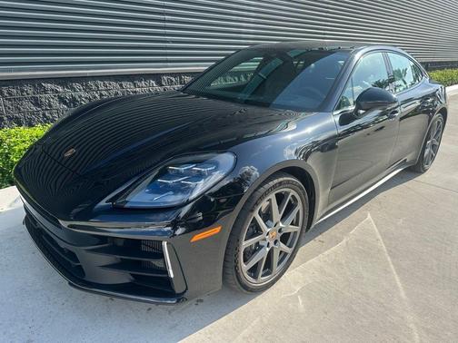 2025 Porsche Panamera Base