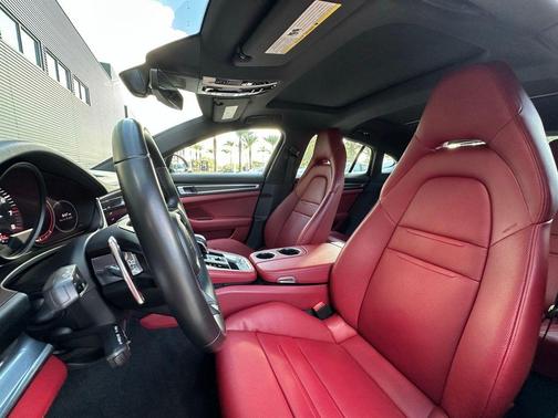 2023 Porsche Panamera 