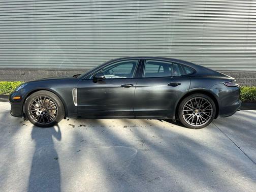 2023 Porsche Panamera 