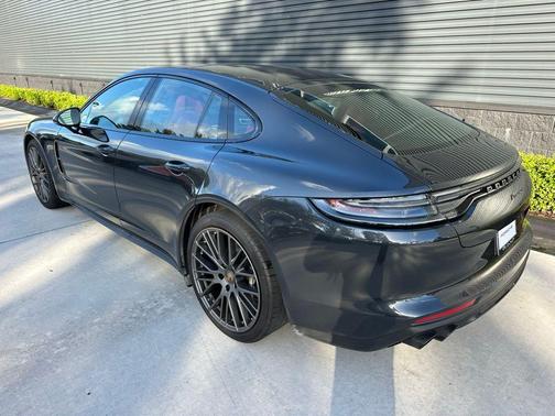 2023 Porsche Panamera 