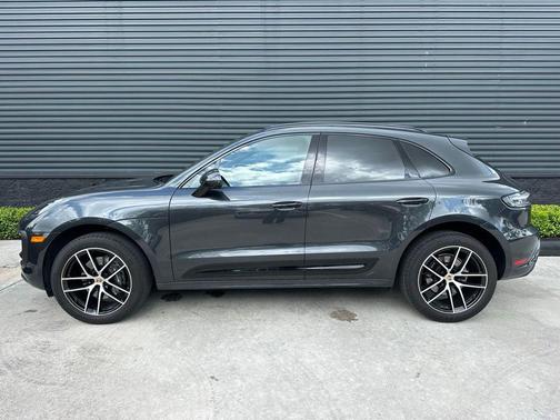 Volcano Grey Metallic 2024 Porsche Macan