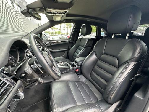 Volcano Grey Metallic 2024 Porsche Macan