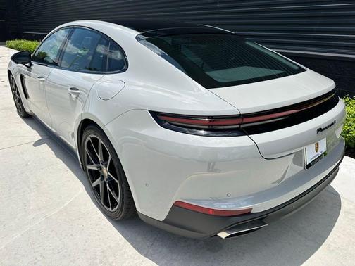 2025 Porsche Panamera E-Hybrid 4