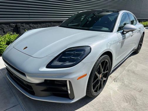 2025 Porsche Panamera 4