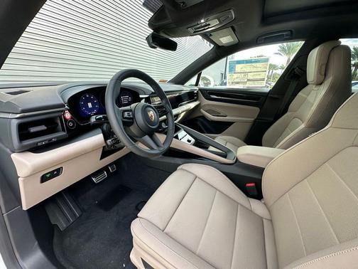 2025 Porsche Macan Electric 4S