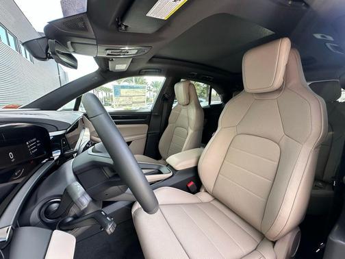 2025 Porsche Macan Electric 4S